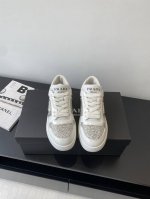 女 男 prada 普拉达 新款休闲运动鞋 板鞋 情侣款顶级原版1:1版本 可对比市场任意版本 全部定制材料 独家开模大底 细节全部对版出货 连包装也做到跟正品