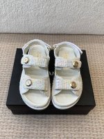 CHANEL 25ss 春夏沙滩拖鞋 凉鞋 系列 香奈儿 国内国外专柜断货王，找遍国内专柜心心念念终于到手第一眼开箱看到实物让我太惊讶了，太喜欢了呼吁闺蜜们组团
