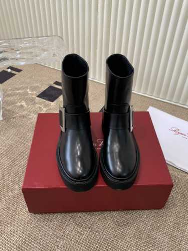 roger vivier rv经典秋冬水钻方扣短靴 鞋面采用进口牛皮内里垫脚混种羊皮 原版开模定制发泡大底 size：35-40