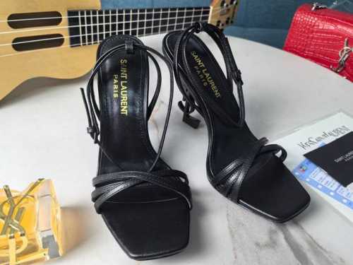 年最新款 真皮底340米 顶级版本 Saint Laurent Ysl 圣罗兰Logo跟高跟凉鞋今年必定俘虏无数美女的一款 后带完美的露肤度更显得白显瘦，经典时