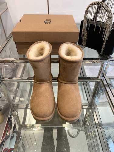 UGG经典系列全新升级厚底雪地靴 check 你的随性复古棕色系look，点亮街头拿捏 潮酷不费力~厚底铅笔靴 大橘底一秒蹬厚底TAZZ秋冬装备齐活，玩不一样的