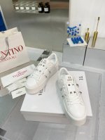 白＋白＋银钉 奴家最新厚底高版本 Valentino 华伦天奴23ss春夏厚底柳钉运动休鞋 最新款 爆款系列 日本上线后一鞋难求 超级火爆 经典柳钉系搭配厚底