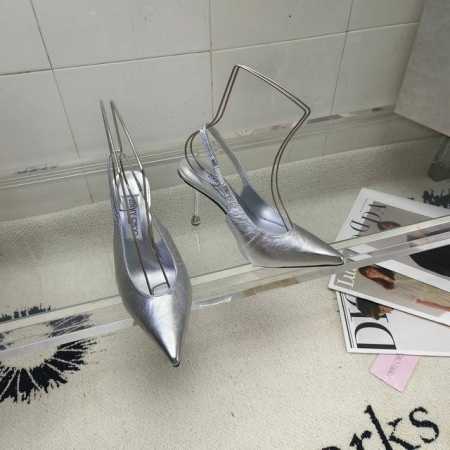 Jimmy Choo 深V开口鞋面水滴跟凉鞋紧密贴全足部、穿着舒适贴脚精美造型水滴跟、配以大胆尖头、赋予高跟鞋时尚现代感女鞋 面料：进口羊皮 漆皮 内里：进口羊 - 点击图像关闭