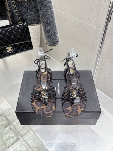 saint Laurent 圣罗兰 Ysl 新款平底凉鞋拖鞋 原版套楦 顶级品质 鞋面：牛皮 真丝 垫脚：进口羊皮里 五金：原版开模定制 大底：真皮大底 码数：