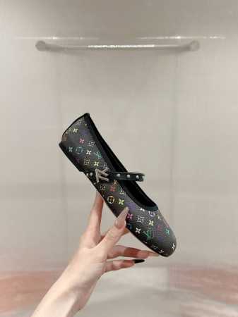 Louis Vuitton 路易威登春夏玛丽珍时装平底鞋 春夏秀场出镜率最高的一款单品 超多名模上脚 简约大方非常百搭 鞋面采用原版牛皮； 全皮包裸纯手工缝纫鞋 - 点击图像关闭