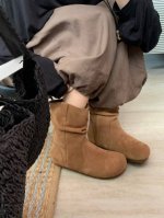 2024 UGG 超级爆款韩里韩气褶皱卷毛薄底靴勃肯马丁风设计轻松驾驭四季变换利落线条勾勒出别致廓形双层皮毛一体鞋面舒适柔软，挥洒自信时髦温柔配送蕴藏轻盈力量