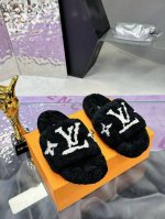 工厂价： 百分百真羊毛 最高版本 LOUI VUITT 专柜最新潮品毛拖 羊毛毛拖独家原版订制 Lv毛拖 欧美名媛.明星.网红girl大爱款时尚却不张扬 简洁百