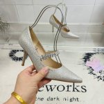 jimmy Choo 钻带女鞋璀璨之履每一步皆高光时刻 12道光芒 12种优雅可能 银河流转亮片与 午夜星辰 链条交织 鞋面 进口漆皮 进口亮片 内里 羊皮 大