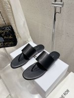 出厂 Therow平底拖鞋 夹脚人字拖 高跟拖鞋 上脚马上会惊艳到你的一款拖鞋Tr拖鞋闭眼入都不会后悔一切那么恰到好处！ 鞋面：定制进口小牛皮 内里：进口绵羊皮