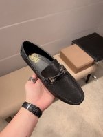 品牌范思哲，官方高品质豆豆鞋～四季潮鞋 专柜品质，范思哲1:1优质做工，鞋面进口意大利蟒蛇皮、全真羊里，时尚懒人商务风设计，休闲乐福款，跑步、休闲最适合不过啦。
