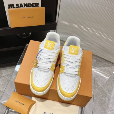 工厂价： 飞机盒5 原版开发 品质出货 欢迎对比 Lv板鞋系列 Lv Trainer Maxi运动鞋将成衣系列的宽松廓形引入virgilabloh笔下的lvtr