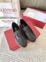 出厂价 、24ss Venatio*华伦天奴专柜同步爆款乐福鞋 专业高端 完美复刻 高端品质 顶级正品专柜一致全套高端包装 男士出差商务 一脚蹬男士鞋 上脚舒适