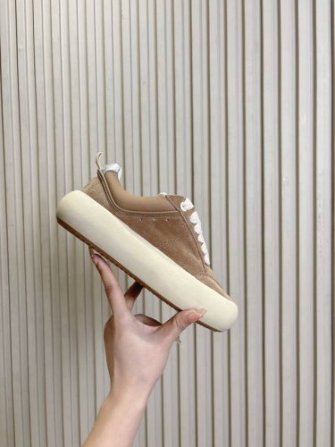 400Ggdb~~Golden Goose Deluxe Brand~~ Space系列面包鞋；老爹鞋；运动鞋；胖丁小脏鞋 简约时尚随性百搭，搭配裙子 裤子运动