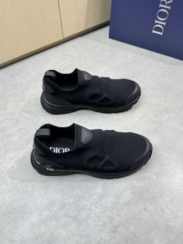 Dior 迪奥 -高端品质 原单休闲运动鞋 -鞋面：纳帕小牛皮、品牌针织布匹.空压品牌图腾、鞋舌.后跟：品牌Logo -内里：垫脚；高韧性布匹 -大底：超轻Tp