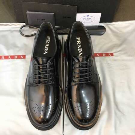 Prada 顶级 Size：39-44 38.45可定做 工厂实拍 普拉达高品质原单牛货精品！经典德比鞋，原厂开边珠牛皮，胎牛内里，搭配轻盈锯齿tpu大底！都 - 点击图像关闭