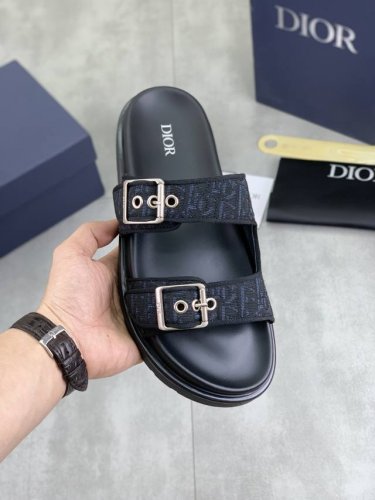工厂p价p 实价 Dior 迪奥新款休闲拖鞋 原版官网 高品质 完美做工 透射出一种尊贵奢华 高端超凡工艺中升华其奢侈定义 原版大底 码数 39-45