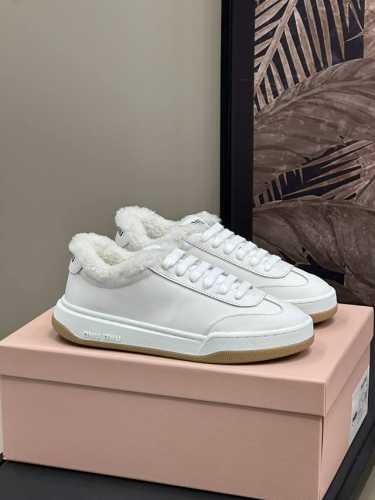 顶级品质 miu fw24 new arrival～ miu24秋冬羊毛运动鞋新品 小牛皮鞋面，皮毛一体内里 脚感满分 size 35-41
