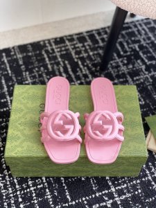 橙子出厂价p gucci 古驰春夏新款 沙滩果冻鞋 镂空拖鞋 凉拖 原版开模经典双G鞋面 原版开模橡胶注塑一体成型 双层组合大底 码数 35-42