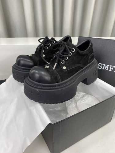 直销 女鞋 女装 Smfk 最新火爆款十字花 厚底暗黑系列！ 休闲 百搭的极简风 国潮新作继承了诸多品牌制胜的流行元素，势必大热 帆 超级酷 配有高度适中的舒适