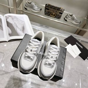 p直销 女鞋 女装 Chan*El 香奈*儿 最新款休闲运动鞋 银白，金白，银灰，黑红！无敌漂亮又好穿 非常轻便，内里也是超级软，超级舒服，鞋面透气设计，配色高