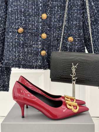 凉鞋 单鞋 balenciaga 巴黎世家经典双B扣尖头后空凉鞋将时髦发挥到极致 经典中的精品整双鞋的精髓就是它的鞋头 够尖够长并且不带臃肿感 还拉长线条 完全 - 点击图像关闭