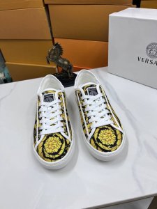 出厂价p 范思哲 新款 精品休闲鞋 原版高品质鞋面进口拼接制作 真皮内里加厚乳胶鞋垫版型时尚 动感十足原版芬迪舒适大底 简洁大方运动休闲 码数38-44G