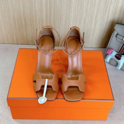10.5Cm组图 空面出厂价p Hermes 爱马仕 Joy 105高跟凉鞋 时尚又百搭 搭配H鞋头 超级舒服 每个细节都做到极致 搭配同色调标志性纯鞋扣 设计