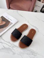 CELINE 赛琳 2024春夏新品半拖鞋鞋面采用真丝面料压花工艺，大底真皮沿条组合，质感非凡上脚超级好看码数35-41 41定做不退换