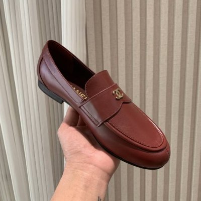 小香 25 2025 春夏新品 专柜经典走秀款 小香英伦风双C钻扣乐福鞋 系列上新 时尚圈的绝绝子 搭配将演绎着细致 极简 永不褪去的经典元素 展现与众不同的穿