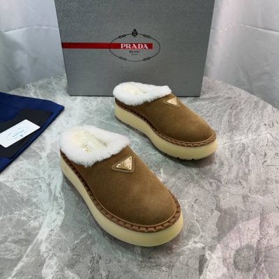 P家最新款毛毛鞋 面：高丝光牛反绒 里：全真羊毛 垫：全真羊毛 底：原版PU底 经典三角标 size ：35-41 41定做