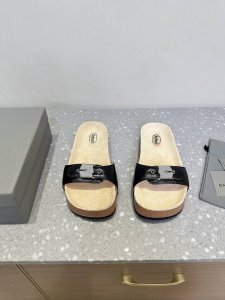 balenciaga联名Scholl 25Ss春夏新款 拖鞋 完美做法、经典的线条设计、炒鸡百搭的一款网红博主小姐姐们的挚爱 社交平台的各种夸赞 人气超高质感透