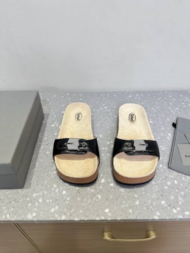 balenciaga联名Scholl 25Ss春夏新款 拖鞋 完美做法、经典的线条设计、炒鸡百搭的一款网红博主小姐姐们的挚爱 社交平台的各种夸赞 人气超高质感透