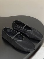 the Row 25Ss早春新款Sock网纱芭蕾舞鞋玛丽珍平底单鞋 第一眼看到这个鞋子就爱上了 带点复古味随意搭配都好看 各大网红博主都在穿它 整个鞋子非常柔软