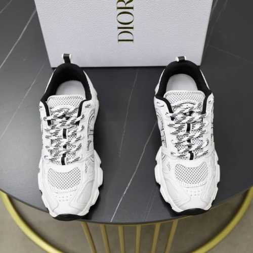 出厂价 Dior Chrono 迪奥情侣爆款热卖 原版开发全新tpu吸膜超轻极软组合大底. 运动风格 运动鞋..老爹鞋. 上脚超美超赞..各路明星网红纷纷上脚.