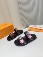 顶奢版本223 Lv专柜主打 路易威登 春夏新品 顶奢版本 专柜主打最新款老花+花朵拖鞋 硬货上新 代购级别！高级感十足！国内外博主刷爆的一款，复古又时髦 上脚