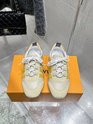 顶级版 Louis Vuitton春夏Sneakerina系列 运动鞋 德训鞋 平底鞋 休闲鞋 原版三对购入开发完美Sneakerina Lv休闲运动鞋以丝滑绒