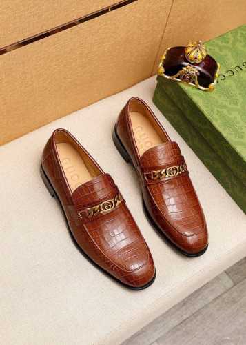 商品商标：GUCCI 古驰 休闲皮鞋 正码码数: 38-44 45.46.47订制 商品材料：精选 进口头层小牛皮压花鞋面+原版五金扣，进口牛皮内里。强烈立体视