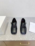 The Row 小众潮牌 25Ss春夏新品 鸵鸟纹 玛丽珍 小方头 单鞋 可可爱爱 极简风 质感皮革细腻高级 圆润鞋型 一脚蹬设计 随性又自在 鞋面 采用原版进