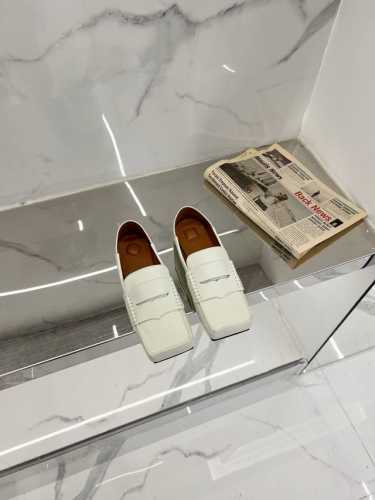 高版本 ‘’ Jacquemus 2025 ss 时髦法式方头鞋新款法式方头鞋、品质依旧、区别市面抢出版本、自购原版独立开发、鞋面采用开边珠 羊皮、意大利混种小
