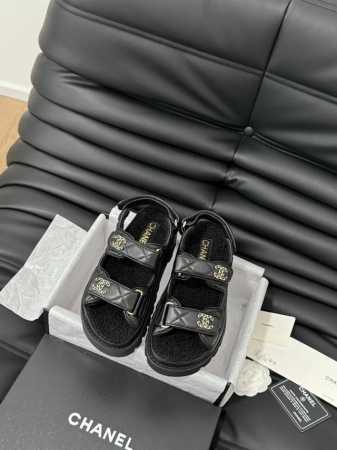 发泡大底版本 Chanel 24新款羊毛魔术贴凉鞋系列 秋冬羊毛系列版本 高版本 内里全羊毛 Size:35-39 其他码数定做 - 点击图像关闭