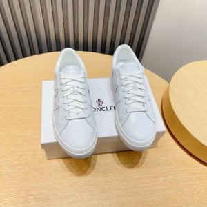 工厂P价 Moncle* 蒙口男士系带休闲运动鞋，具有舒适防滑性能，鞋面采用一体成型进口牛皮制成，兼备创新、功能性与图形细节于一体，诠释潮流时尚。大底采用Tpu