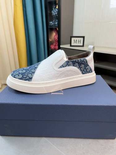 出厂价P Dior 绒里、皮里首选下单备注好新品上市，全头层小牛皮配水染牛仔布，经典菱格花纹D家工艺，，高端大气上档次，上脚舒适，穿着百搭，立体感十足，黑蓝2色
