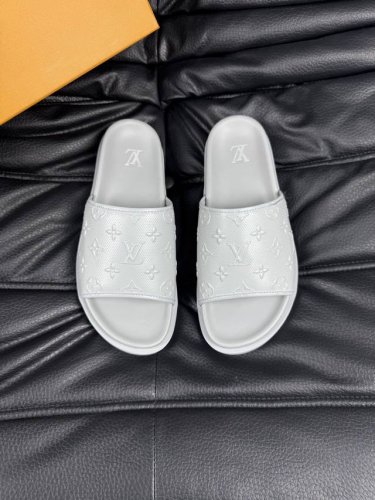 38-45 Louis V*高端精品 奢品拖鞋 1:1高端品质 休闲阳光宽松舒适型 最高版本高品质精品 经夏季必入哦