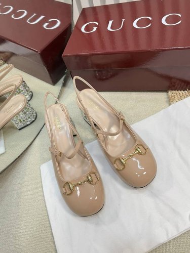 G家新款Gucci马衔扣露跟浅口后系带凉鞋粗跟漆皮凉鞋 顶级版本 欢迎比对. 原版1:1复刻 鞋面 进口高档牛漆皮 内里 垫脚 全粒纹高档小羊皮 鞋底 意大利顶