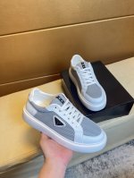 prada 普拉达 -高端品质 原单 -鞋面：丝绸小牛皮、品牌帆布布匹、品牌金属扣件 -内里：网布，垫脚; 顶级牛皮 -大底：超轻Tpu发泡; 成型大底 -超高