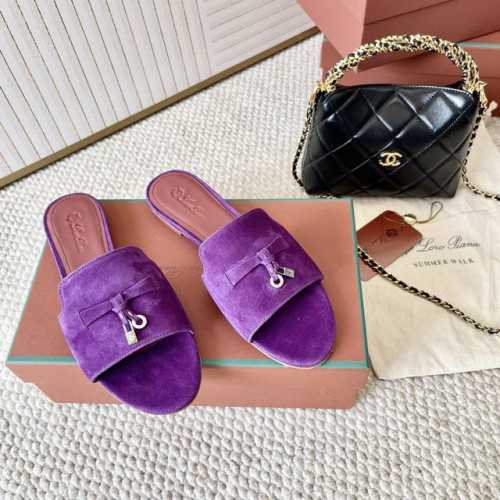 平底 粗跟 代购级 Loro piana Summer Charms Ser LP女士凉鞋拖鞋这款绒面羊皮革凉鞋搭配饰有Loro Piana My Charms