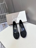 Cl 红底鞋X Maison Margiela 分趾联名款高跟鞋 Maison Margiela 与 Christian Louboutin 推出首个联名鞋履系