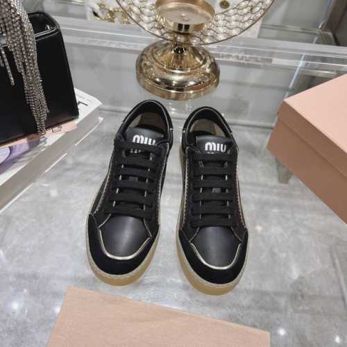 出厂 Miumiu 24新款复古做旧休闲鞋 小白鞋 Miu Miu 缪缪24新款做旧复古休闲鞋 走秀后全球各大代购官网火爆上市. 仿旧复古擦色效果很随意不羁又能