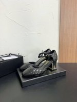 CHANEL 中空跟鞋 CHANEL 小香 24B 菱格电绣中空高跟鞋 超火爆经典款 上脚特别吸睛 时尚潮流休闲百搭 鞋面采用进口小羊皮 内里踮脚均为丝绸羊皮