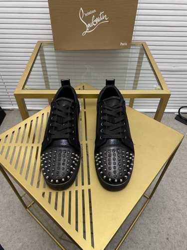 定做款 出厂价 。Christian Louboutin Cl红底鞋 专柜系列，情侣休闲板鞋 独家热款发布活动乳胶垫脚成品大底车线女35-40#男38#-46,